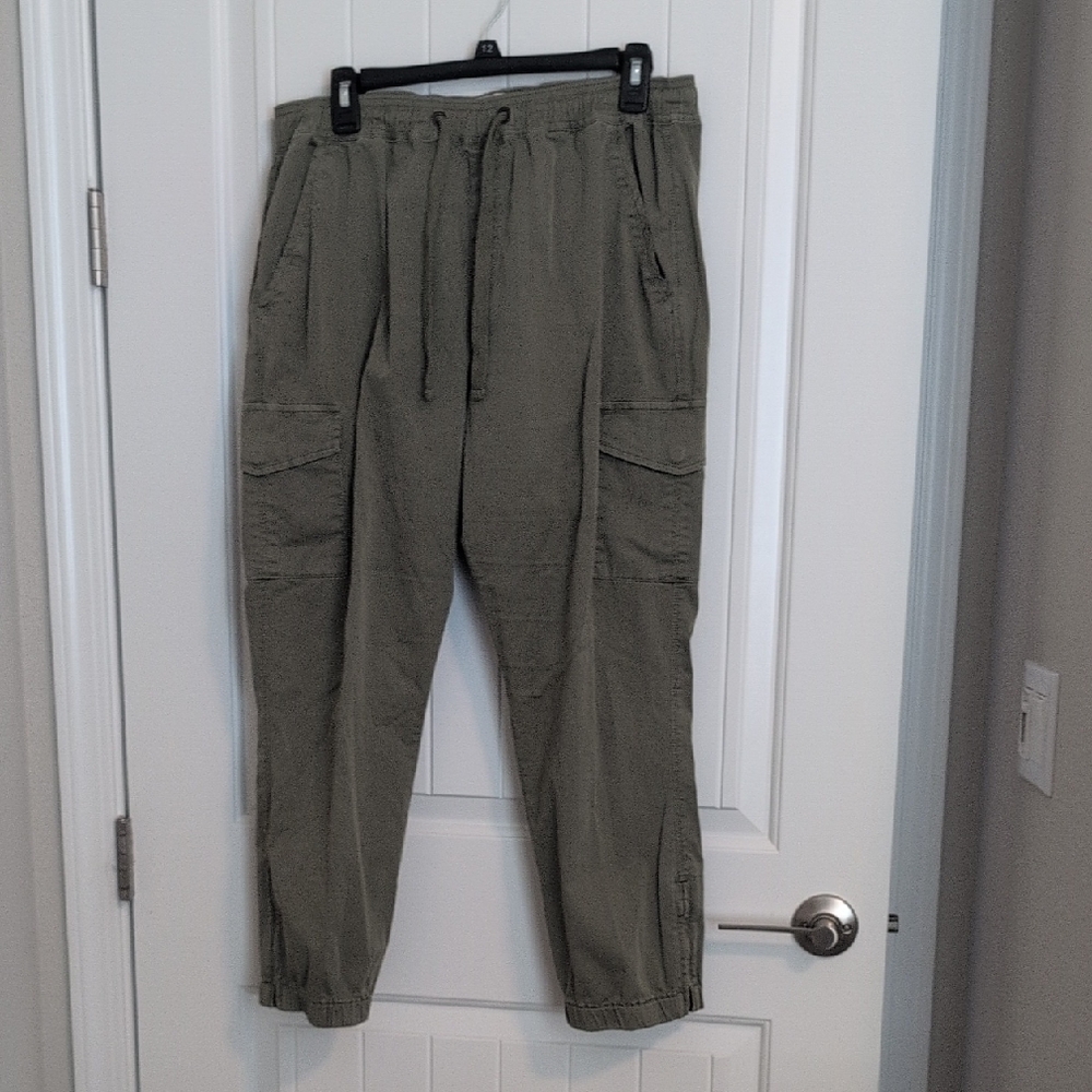 Women's Olive Cargo Jogger Pants - Casual Utility Style
